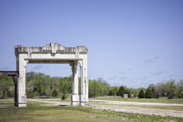 Abandoned Joplin train depot © 2022 L. Eilee S. George