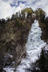 Frozen waterfall in Idaho Springs Colorado © 2022 L. Eilee S. George