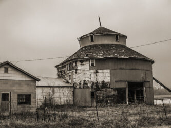 Old round barn in Saginaw MO that has since collapsed © 2009 L. Eilee S. George