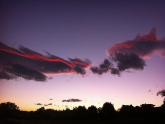 Ribbon clouds in a sunset in Colorado © 2014 L. Eilee S. George