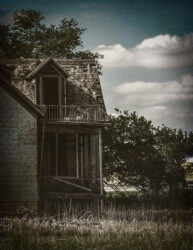 Abandoned farmhouse in Kansas © 2014 L. Eilee S. George