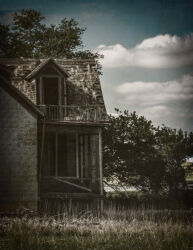 Abandoned farmhouse in Kansas © 2014 L. Eilee S. George